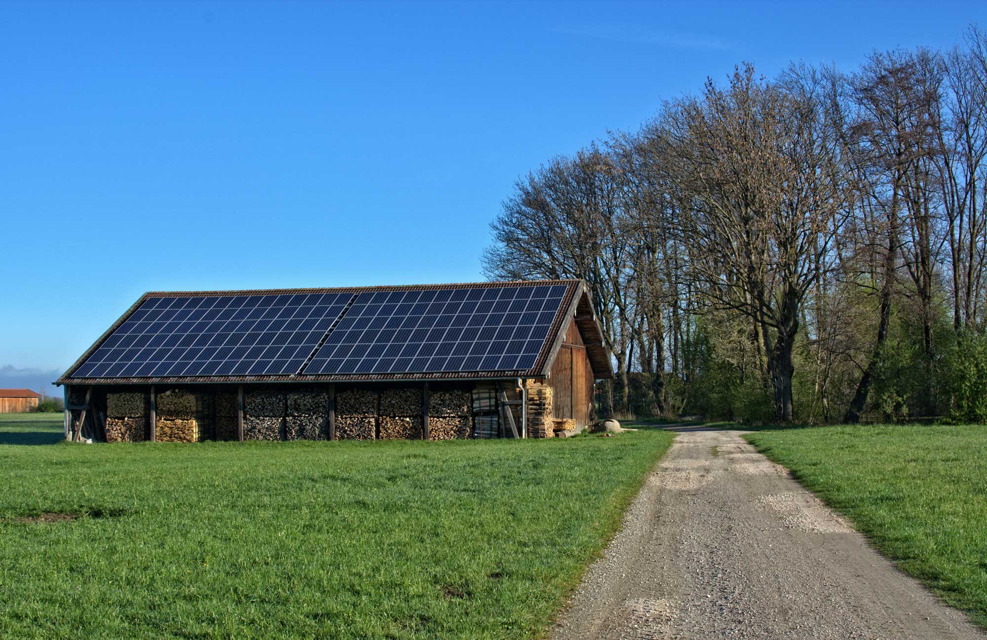 Photovoltaik-Anlage auf alter Scheune